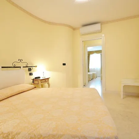 Relais Du Hotel 4*